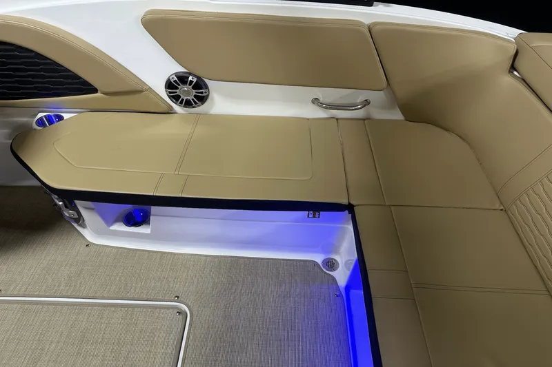 Slide: The Image of Sea Ray SPX 230 Outboard 2025 - 33