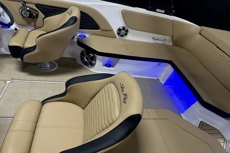 Slide: The Image of Sea Ray SPX 230 Outboard 2025 - 5