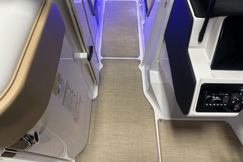 Slide: The Image of Sea Ray SPX 230 Outboard 2025 - 54