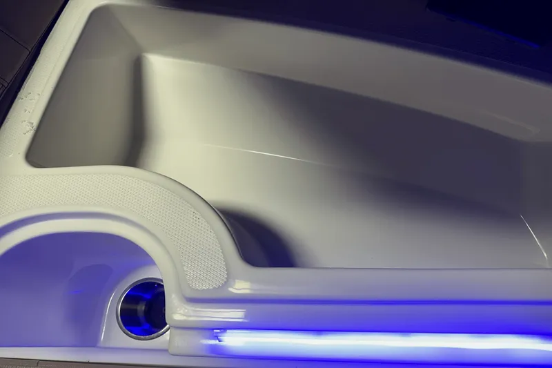 Slide: The Image of Sea Ray SPX 230 Outboard 2025 - 57