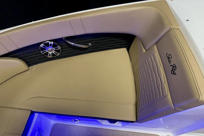 Slide: The Image of Sea Ray SPX 230 Outboard 2025 - 59