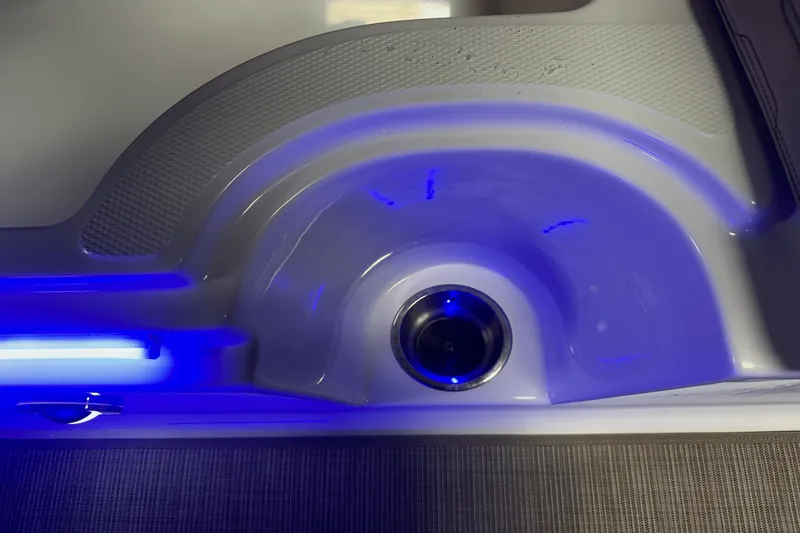 Slide: The Image of Sea Ray SPX 230 Outboard 2025 - 61