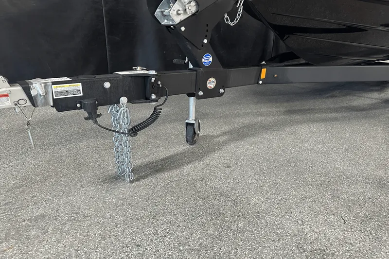 Slide: The Image of Sea Ray SPX 230 Outboard 2025 - 67