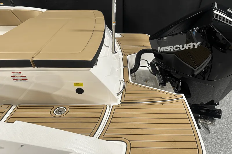 Slide: The Image of Sea Ray SPX 230 Outboard 2025 - 8