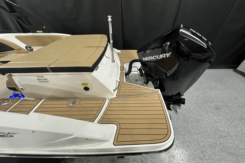 Slide: The Image of Sea Ray SPX 230 Outboard 2025 - 9