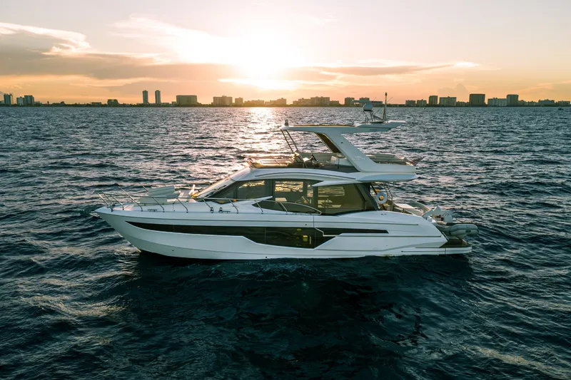 Slide: The Image of Galeon 500 Fly 2021 - 2