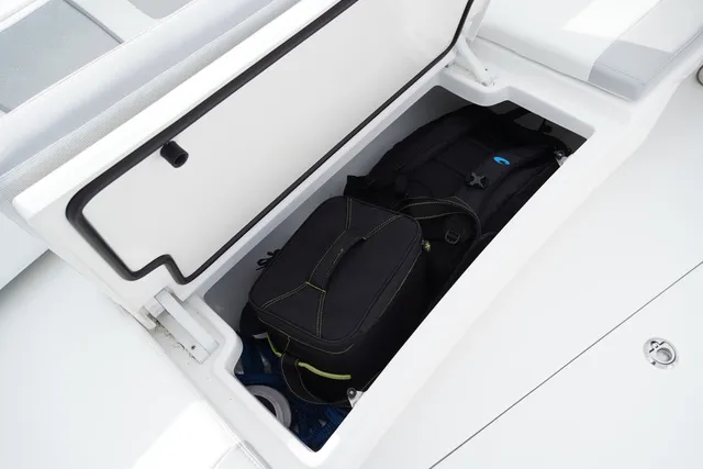 Slide: The Image of Contender 44CB CUSTOM BUILD 44' 2026 - 47
