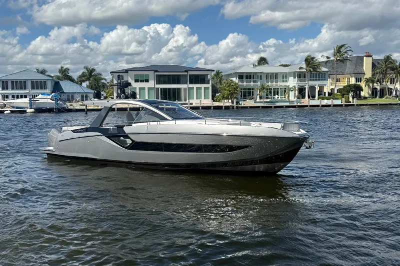 Slide: The Image of Azimut Verve 48 2024 - 8