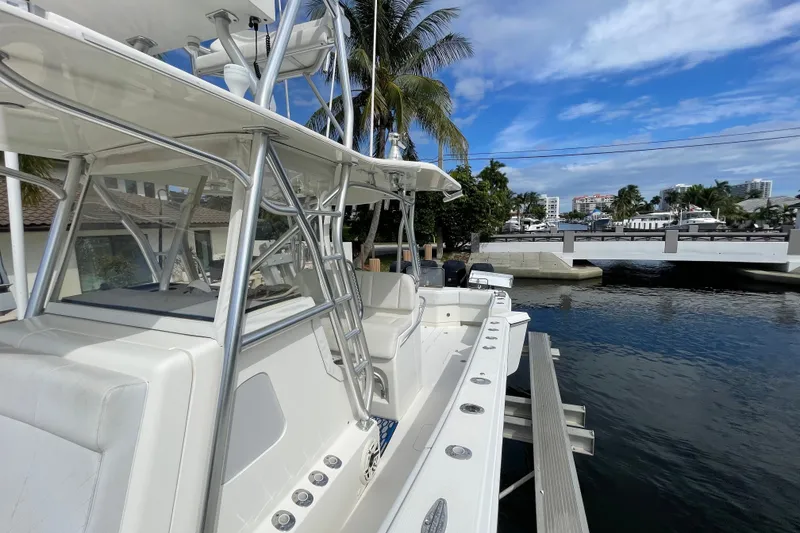 Slide: The Image of SeaVee 390Z 2018 - 18