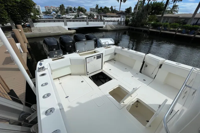 Slide: The Image of SeaVee 390Z 2018 - 24