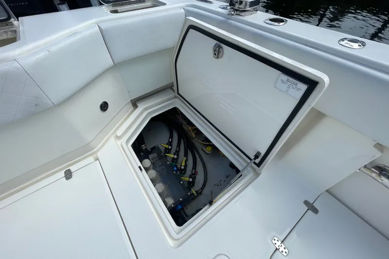 Slide: The Image of SeaVee 390Z 2018 - 27