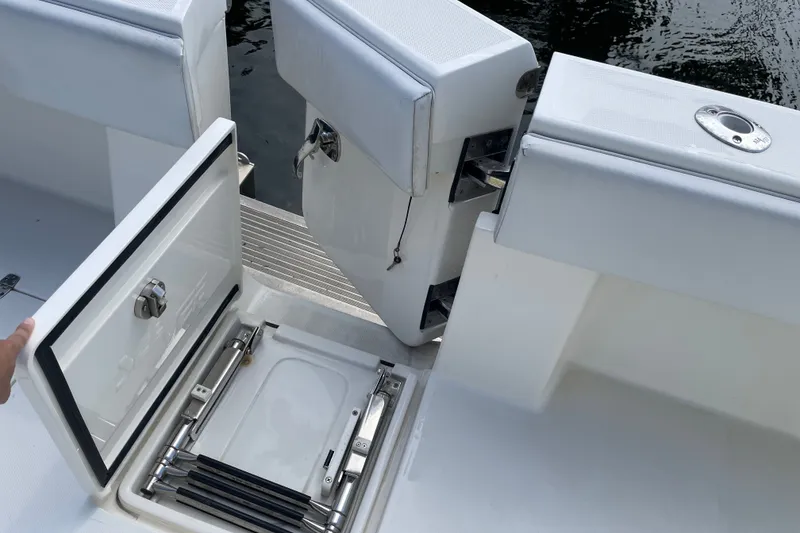 Slide: The Image of SeaVee 390Z 2018 - 28