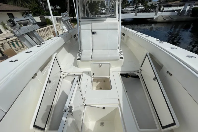 Slide: The Image of SeaVee 390Z 2018 - 17