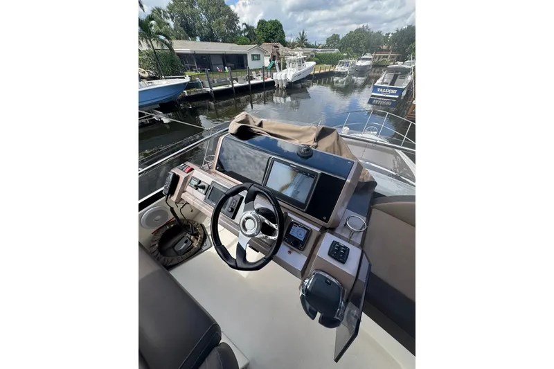 Slide: The Image of Galeon 380 Fly 2017 - 4