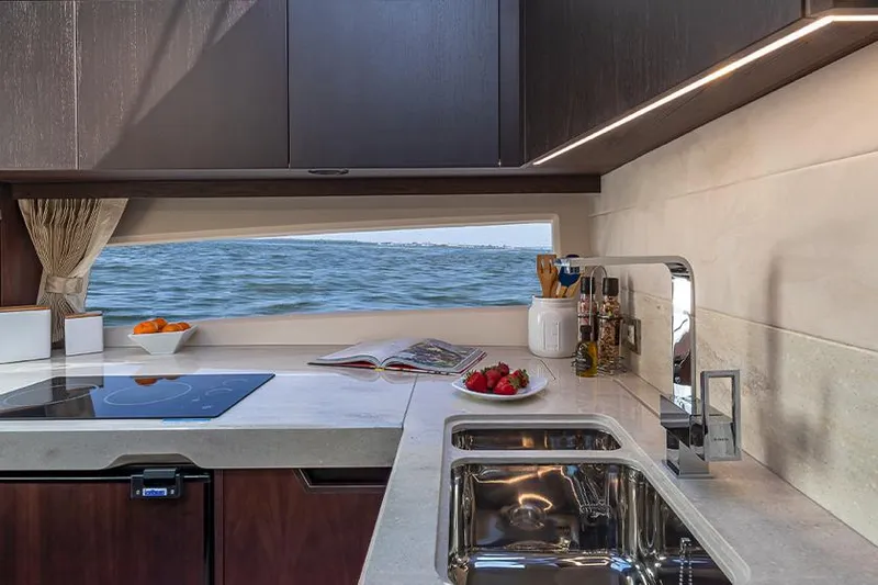 Slide: The Image of Galeon 425 HTS 2024 - 12