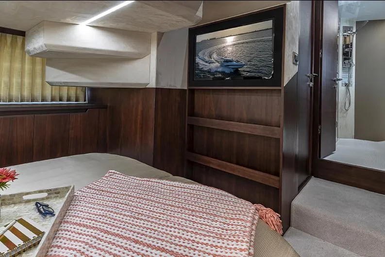 Slide: The Image of Galeon 425 HTS 2024 - 13