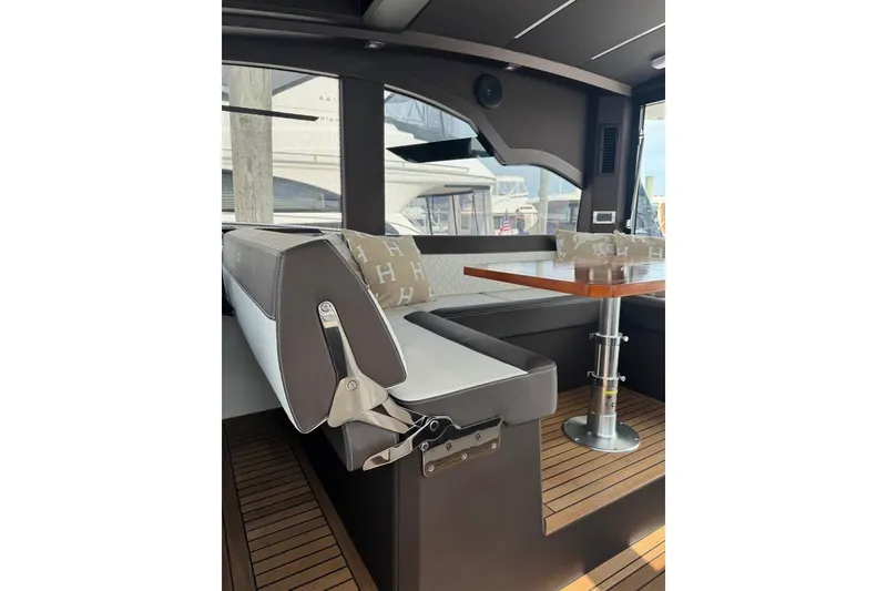 Slide: The Image of Galeon 425 HTS 2024 - 20