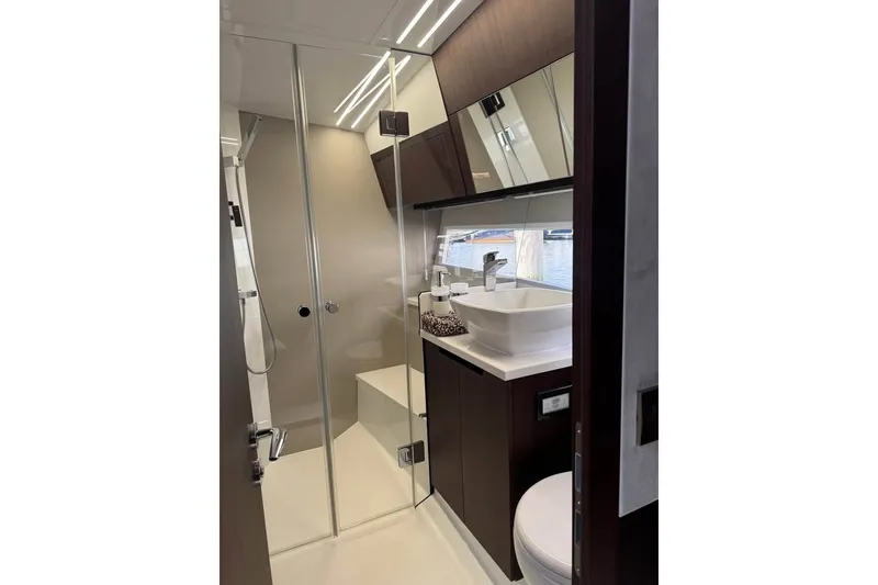 Slide: The Image of Galeon 425 HTS 2024 - 27