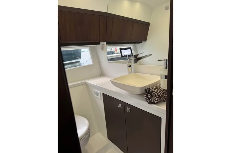 Slide: The Image of Galeon 425 HTS 2024 - 26