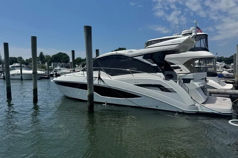 Slide: The Image of Galeon 425 HTS 2024 - 6
