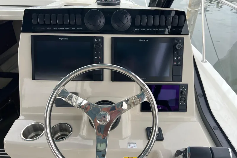 Slide: The Image of Boston Whaler 325 Conquest 2020 - 9