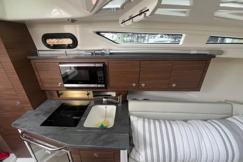 Slide: The Image of Boston Whaler 325 Conquest 2020 - 26