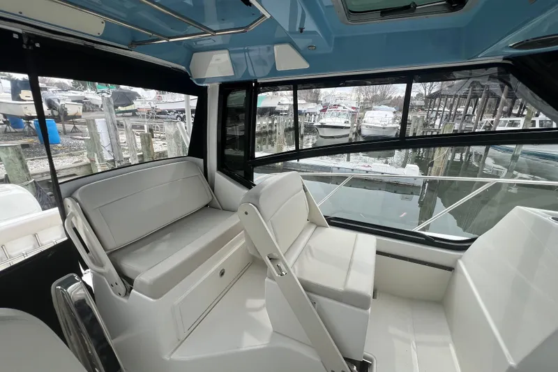 Slide: The Image of Boston Whaler 325 Conquest 2020 - 11