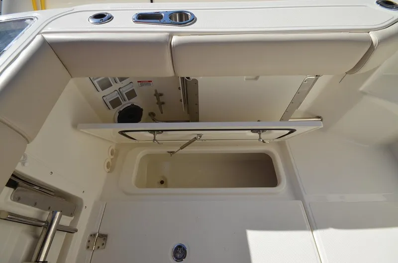 Slide: The Image of Boston Whaler 325 Conquest 2020 - 16