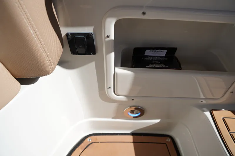 Slide: The Image of Crownline Boats E 235 XS 2019 - 40