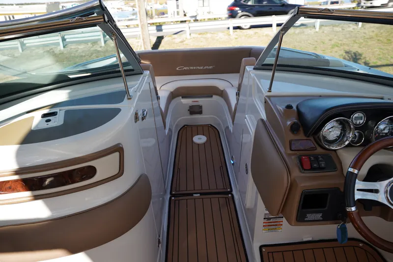 Slide: The Image of Crownline Boats E 235 XS 2019 - 16