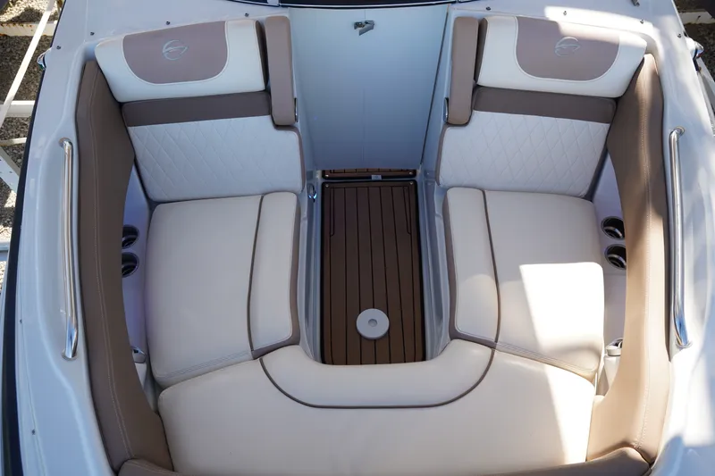 Slide: The Image of Crownline Boats E 235 XS 2019 - 22