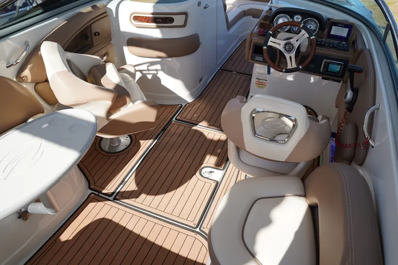 Slide: The Image of Crownline Boats E 235 XS 2019 - 33