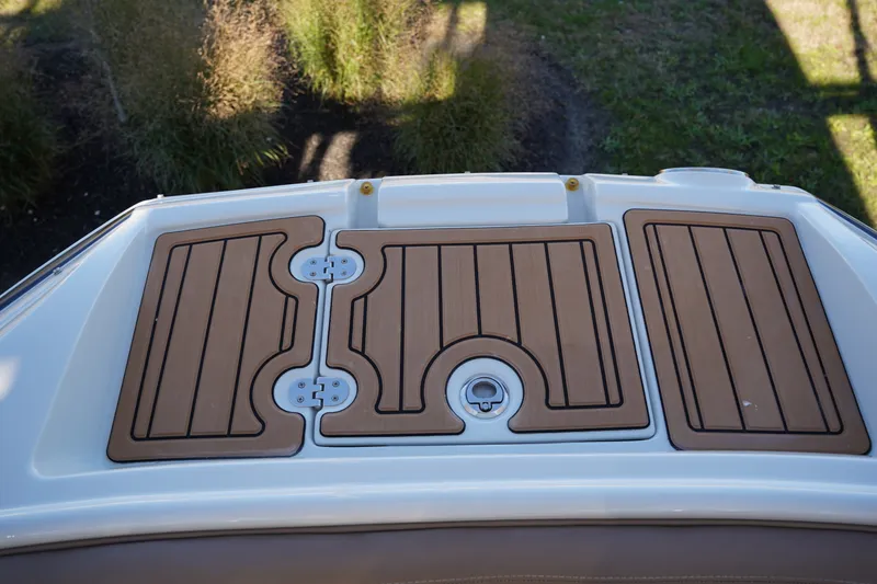 Slide: The Image of Crownline Boats E 235 XS 2019 - 24