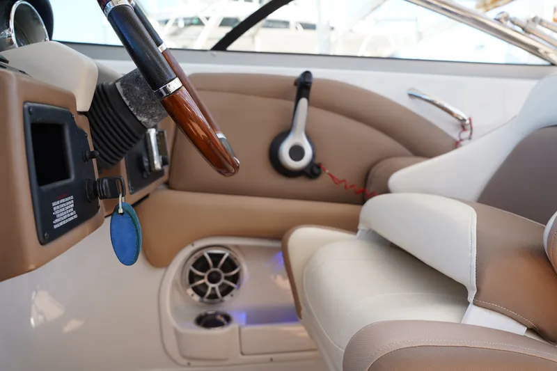 Slide: The Image of Crownline Boats E 235 XS 2019 - 17