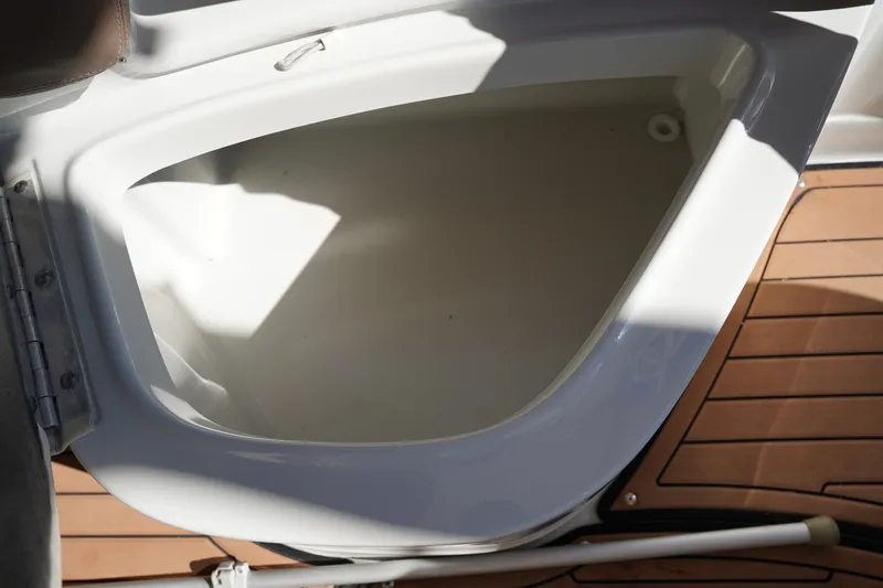 Slide: The Image of Crownline Boats E 235 XS 2019 - 35