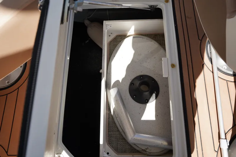 Slide: The Image of Crownline Boats E 235 XS 2019 - 30