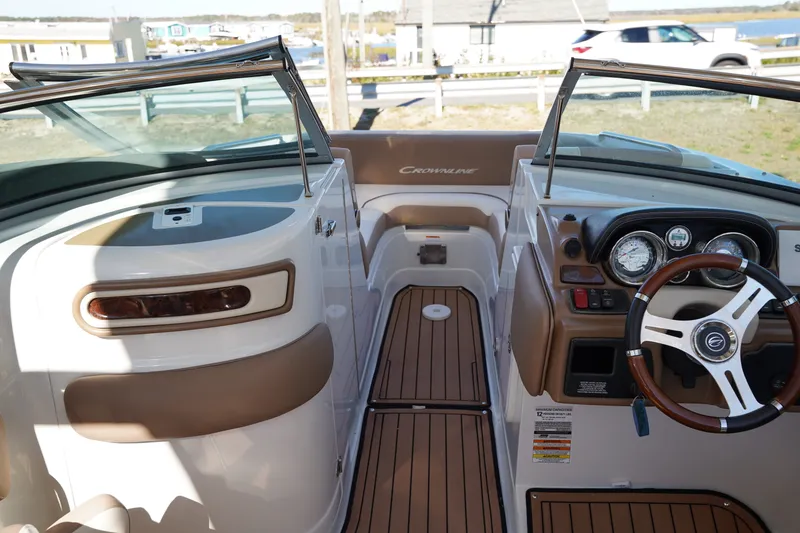 Slide: The Image of Crownline Boats E 235 XS 2019 - 13
