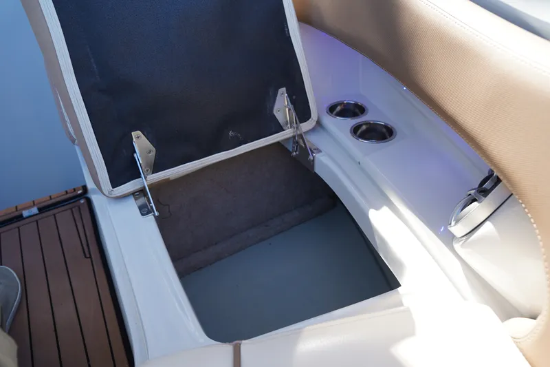 Slide: The Image of Crownline Boats E 235 XS 2019 - 28