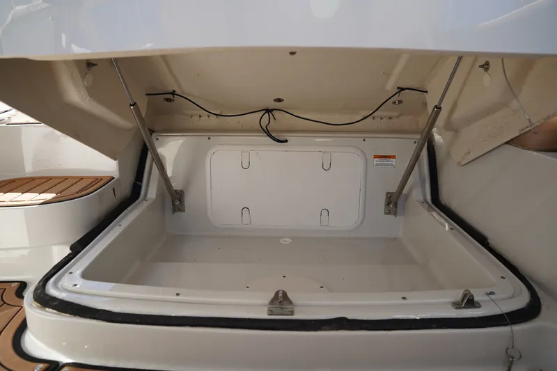 Slide: The Image of Crownline Boats E 235 XS 2019 - 38