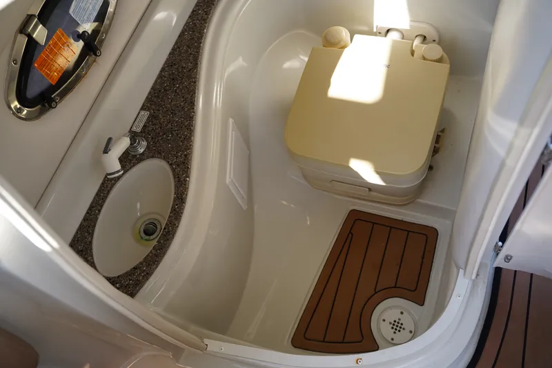Slide: The Image of Crownline Boats E 235 XS 2019 - 10