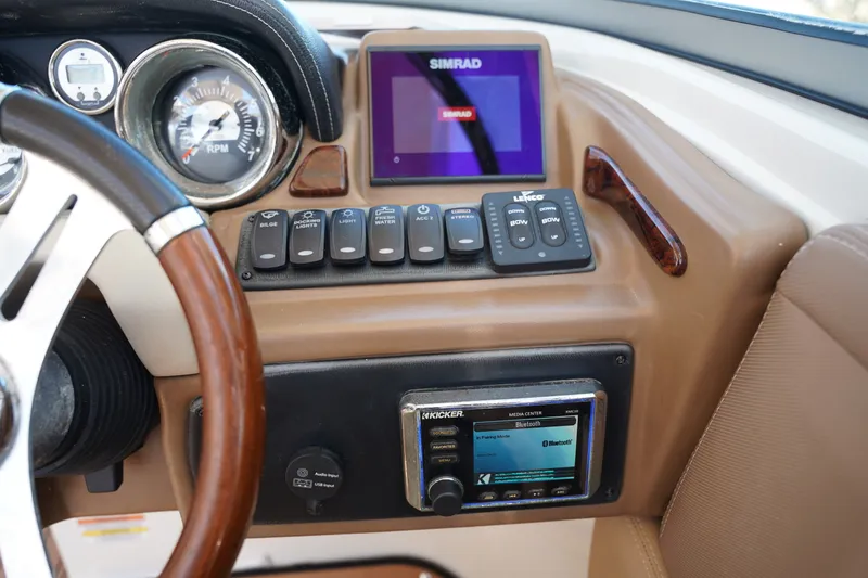 Slide: The Image of Crownline Boats E 235 XS 2019 - 15