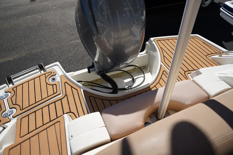 Slide: The Image of Crownline Boats E 235 XS 2019 - 44