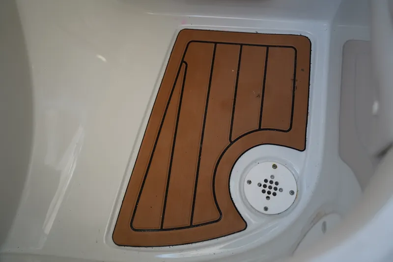 Slide: The Image of Crownline Boats E 235 XS 2019 - 12