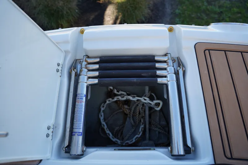 Slide: The Image of Crownline Boats E 235 XS 2019 - 45