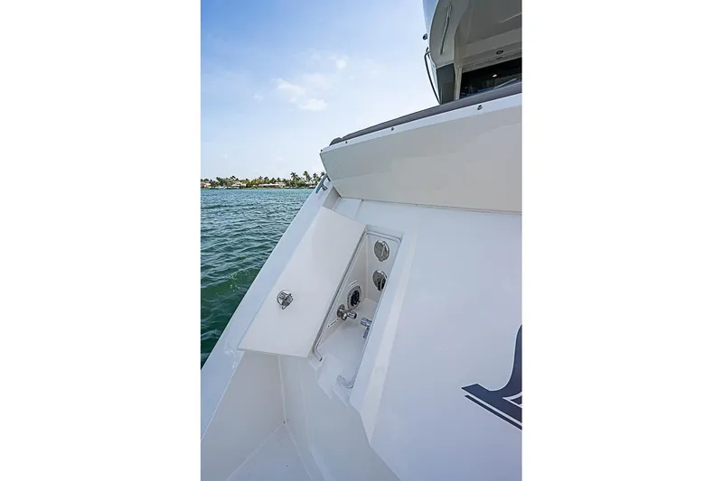Slide: The Image of Carver Yachts C52 Coupe 2017 - 7