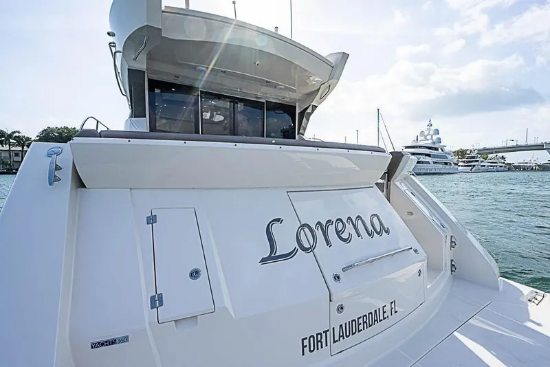 Slide: The Image of Carver Yachts C52 Coupe 2017 - 6