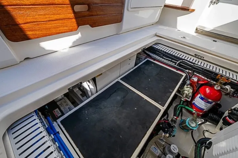 Slide: The Image of Boston Whaler 350 Realm 2022 - 13