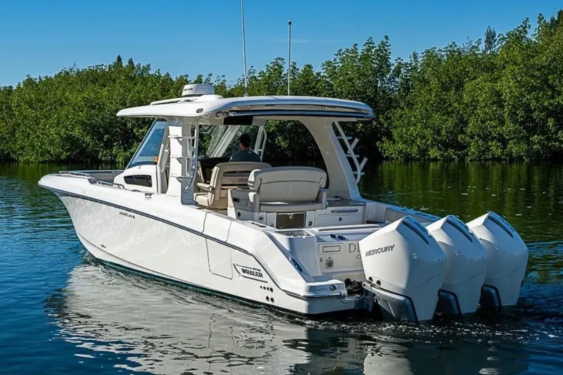 The Image of Boston Whaler 350 Realm 2022 - 0