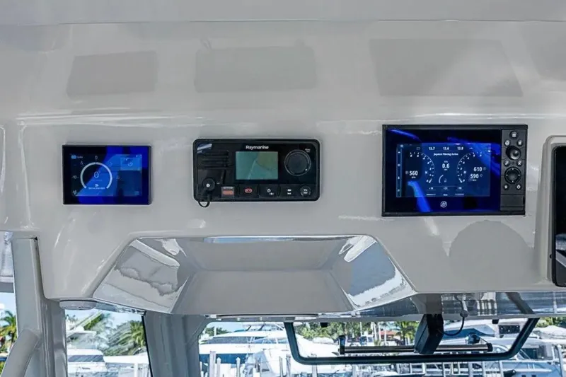 Slide: The Image of Boston Whaler 350 Realm 2022 - 5