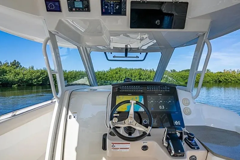 Slide: The Image of Boston Whaler 350 Realm 2022 - 4